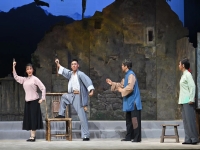 紅線女山鄉(xiāng)風(fēng)云粵劇全劇(紅線女主演的粵劇山鄉(xiāng)風(fēng)云)