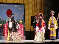 京劇《鍘美案》選段(京劇鍘美案駙馬爺近前看端詳)