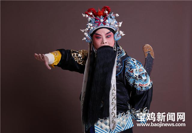 怎么夸人京劇唱得好_京劇梨花京劇梨花頌教唱視頻_朱強唱京劇老程嬰提筆唱