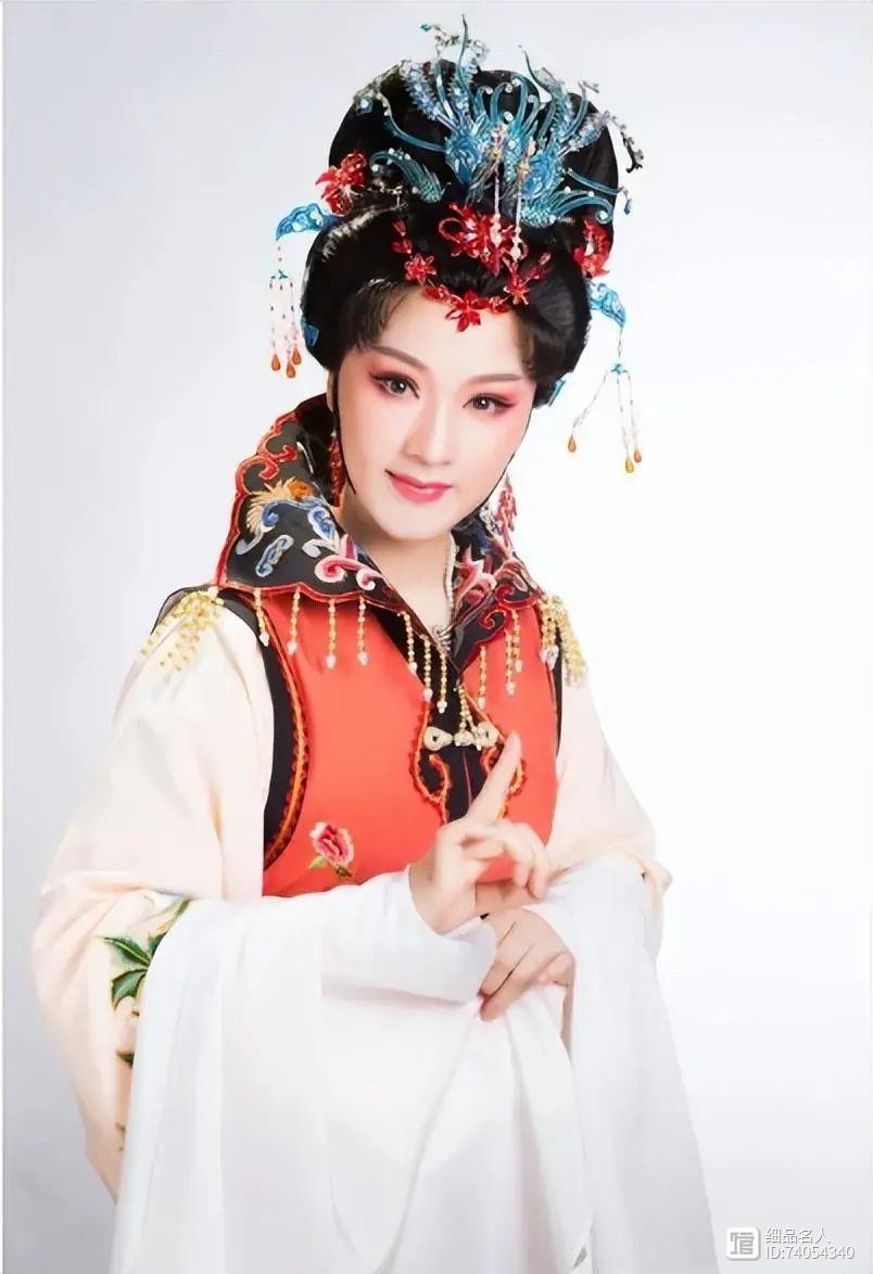 方亞芬：浙江寧波走出來的越劇名家，她是袁雪芬的兒媳婦？