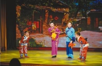 “梨花初綻”青少年戲曲晚會在沈上演