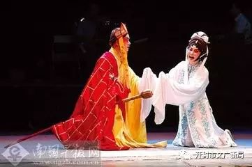 曲劇和豫劇的區(qū)別_豫劇與曲劇_豫劇區(qū)別曲劇和戲曲劇