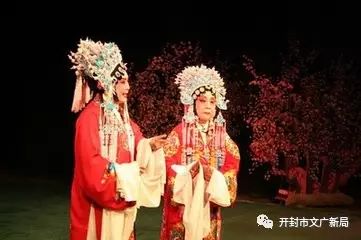 豫劇區(qū)別曲劇和戲曲劇_曲劇和豫劇的區(qū)別_豫劇與曲劇