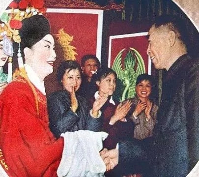 黃梅戲嚴鳳英經典原唱_嚴鳳英黃梅戲_黃梅戲嚴鳳英個人資料