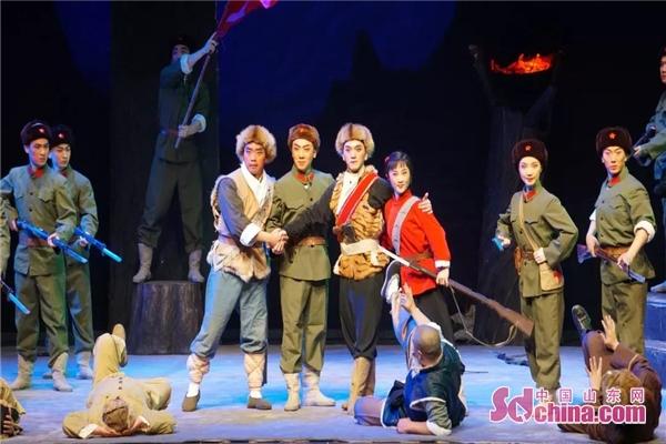 淄博大劇院上演大型現代京劇《智取威虎山》