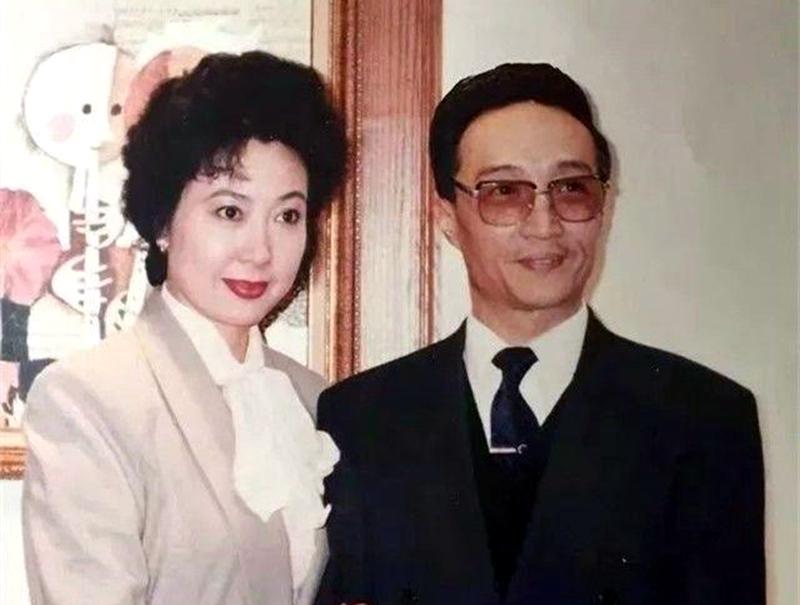 京劇唱段現(xiàn)代沙家浜歌詞_現(xiàn)代京劇沙家浜唱段_現(xiàn)代京劇沙家浜全場