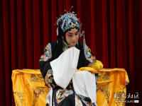 京劇張君秋二進宮三人對唱的唱腔(京劇張君秋二進宮三人對唱的唱腔叫什么)