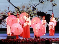 關(guān)于京劇的古詩(shī)四句(關(guān)于京劇的詩(shī)句有哪些)