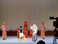 京劇遇皇后全劇(京劇遇皇后全劇李多奎)