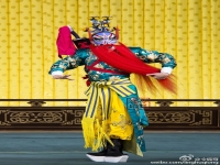 京劇花臉演員(京劇花臉演員勾臉視頻)