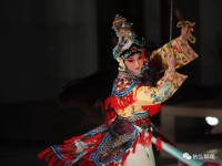 中國京劇和西方戲劇的異同(中國京劇和西方戲劇的異同之處)